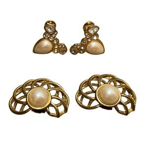 Vintage Womens Faux Pearl And Faux Gold Clipon Costume Statement Earrings